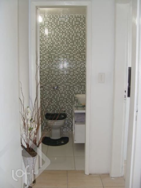 Image 19 - 232352